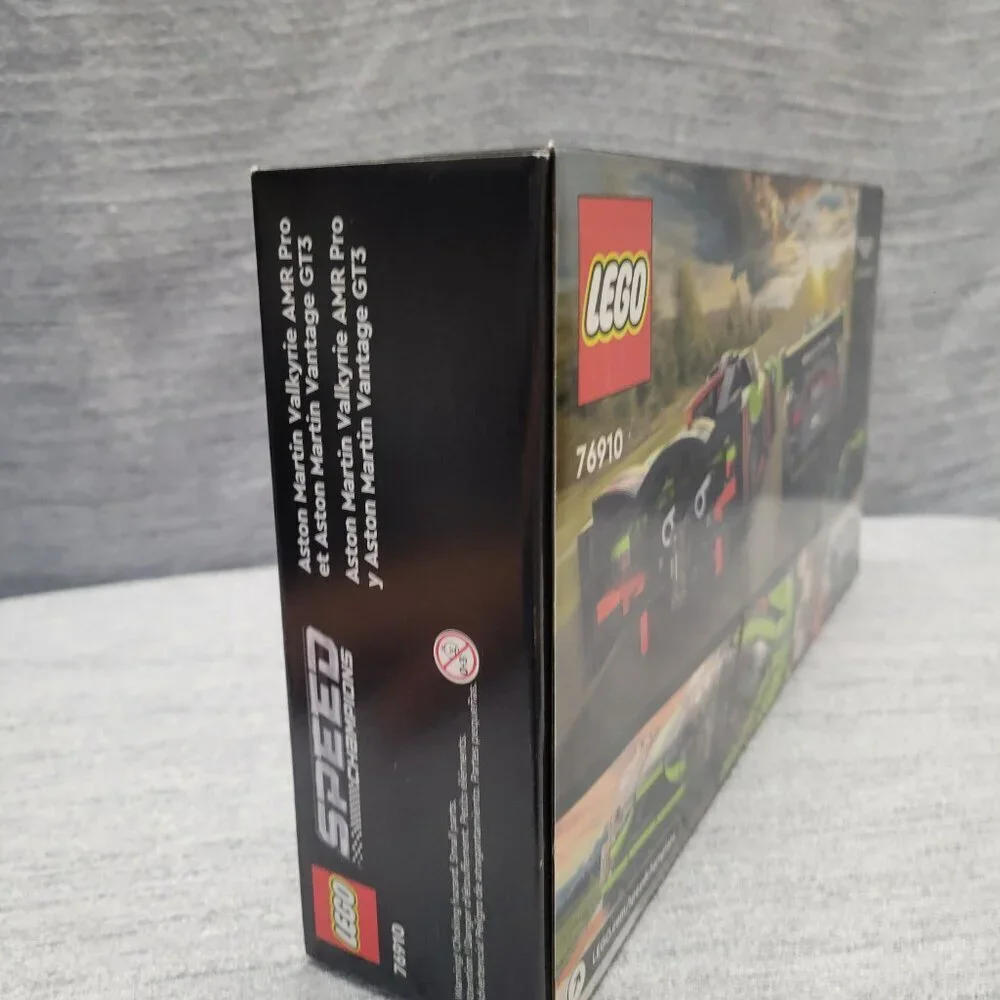 Lego Aston Martin Valkyrie AMR Pro and Aston Martin Vantage GT3 76910